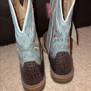 Size 9.5 D width (medium) Ariat boots. Brand new never warn, still have tags. Ariat | Shoes | Size 95 D Width Medium Ariat Boots Brand New  main image 2